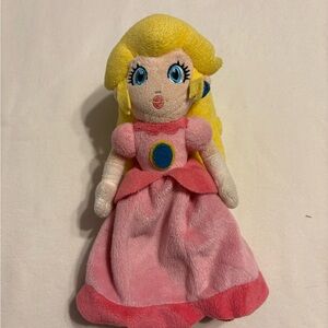 Nintendo Super Mario Princess Peach 9 inch plush toy